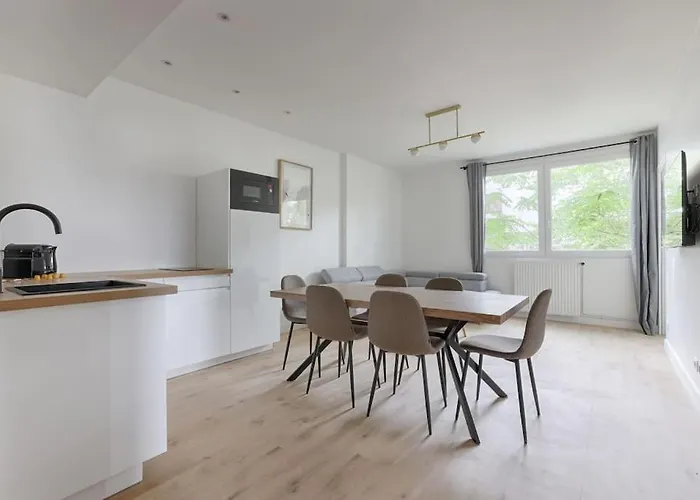 Creteil Einstein I Cosy Apartment 6P