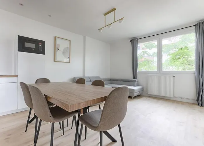 Creteil Einstein I Cosy Apartment 6P